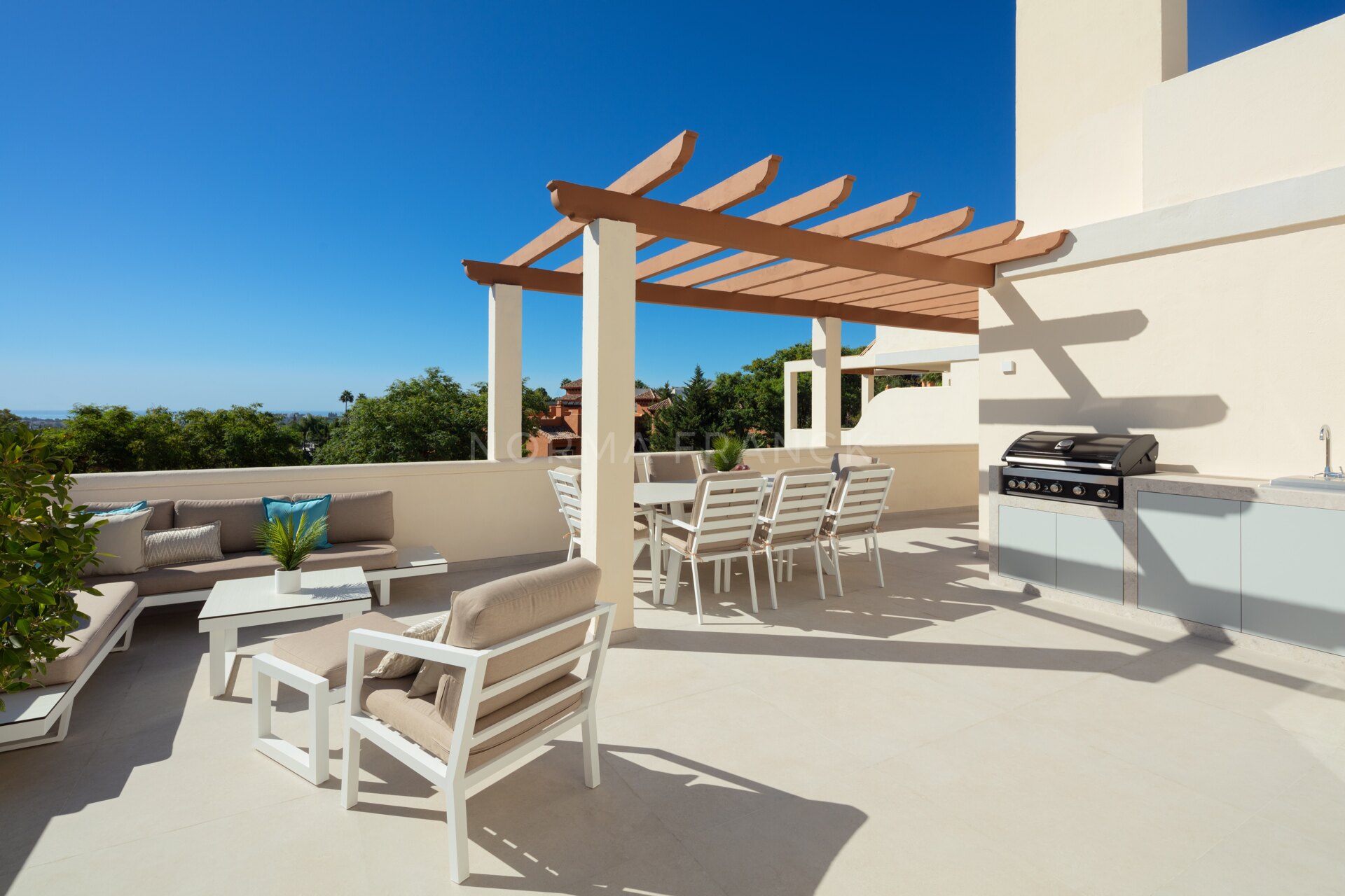 Belvederes 21 - Duplex penthouse with spacious outdoor areas and views towards the mediterranean sea