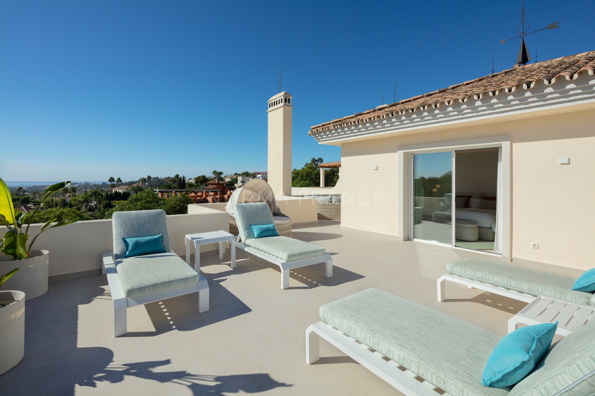 Belvederes 21 - Duplex penthouse with spacious outdoor areas and views towards the mediterranean sea