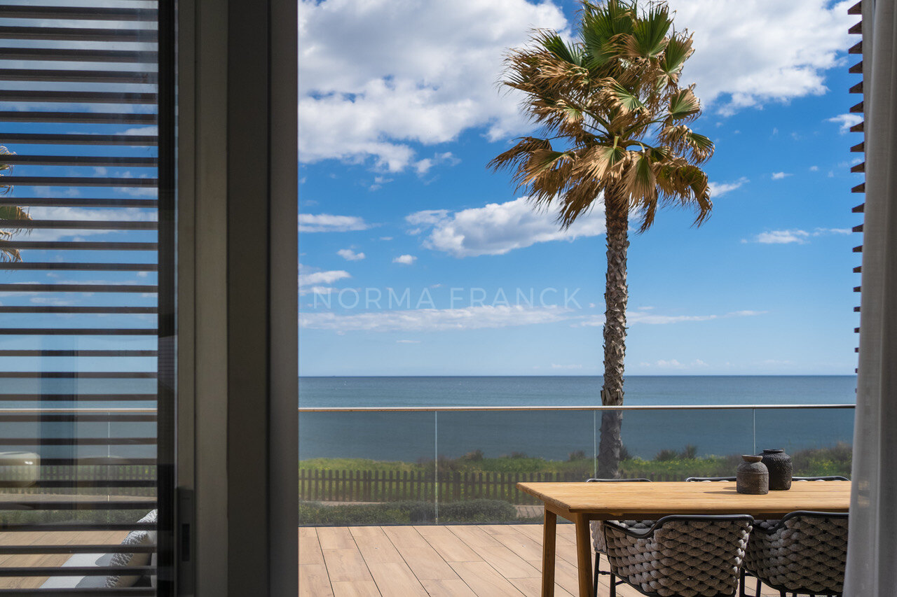 The Edge - Magnificent 2 bedroom beachfront apartment