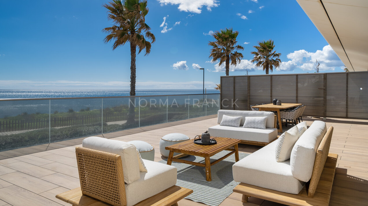 The Edge - Magnificent 2 bedroom beachfront apartment