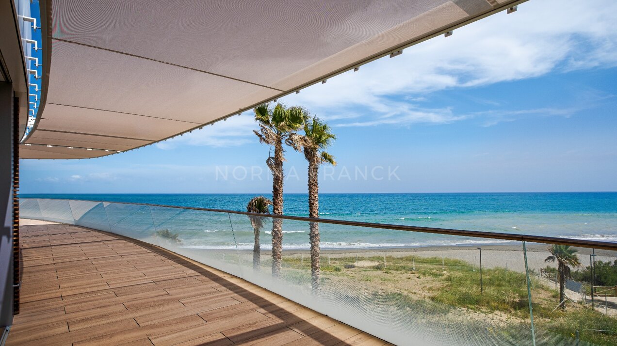 The Edge - Magnificent 2 bedroom beachfront apartment