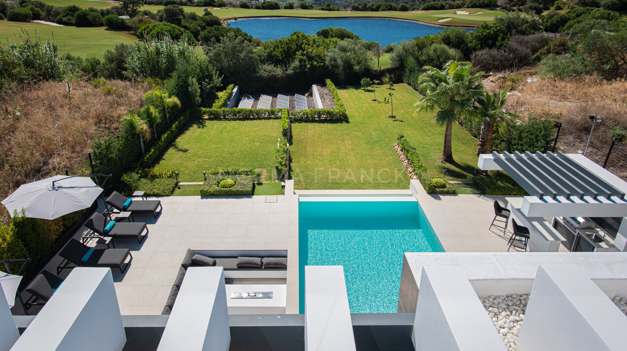 Villa 17 - Stunning 6 bedroom villa with panoramic sea views