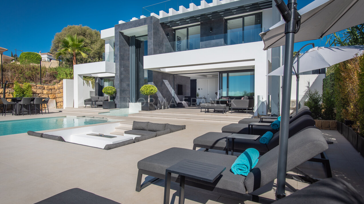 Villa 17 - Stunning 6 bedroom villa with panoramic sea views