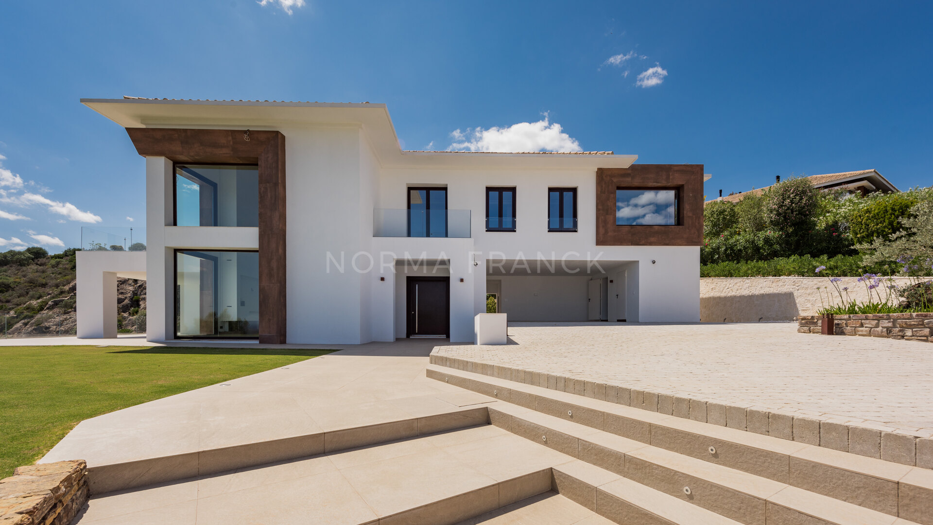 Villa Mimosas - Contemporary 5 bedroom villa on elevated plot with amazing sea views