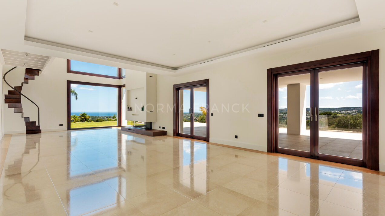 Villa Mimosas - Contemporary 5 bedroom villa on elevated plot with amazing sea views