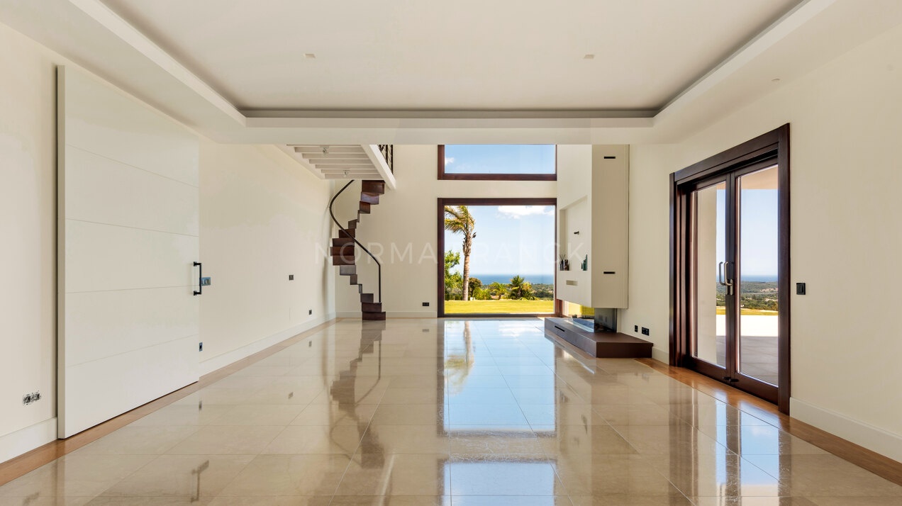 Villa Mimosas - Contemporary 5 bedroom villa on elevated plot with amazing sea views