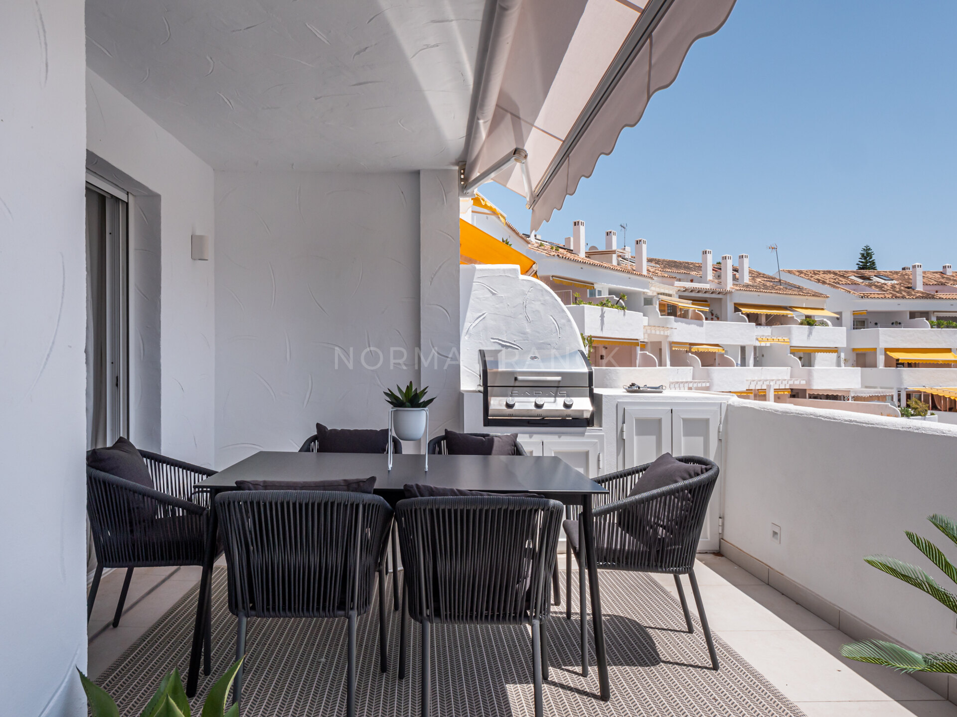 El Dorado - Modern Scandinavian Apartment with Stunning Sea Views in Nueva Andalucía