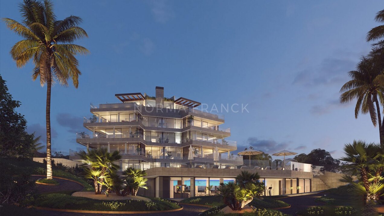 The Sapphire - Luxury Frontline Beach 2 Bedroom Apartment