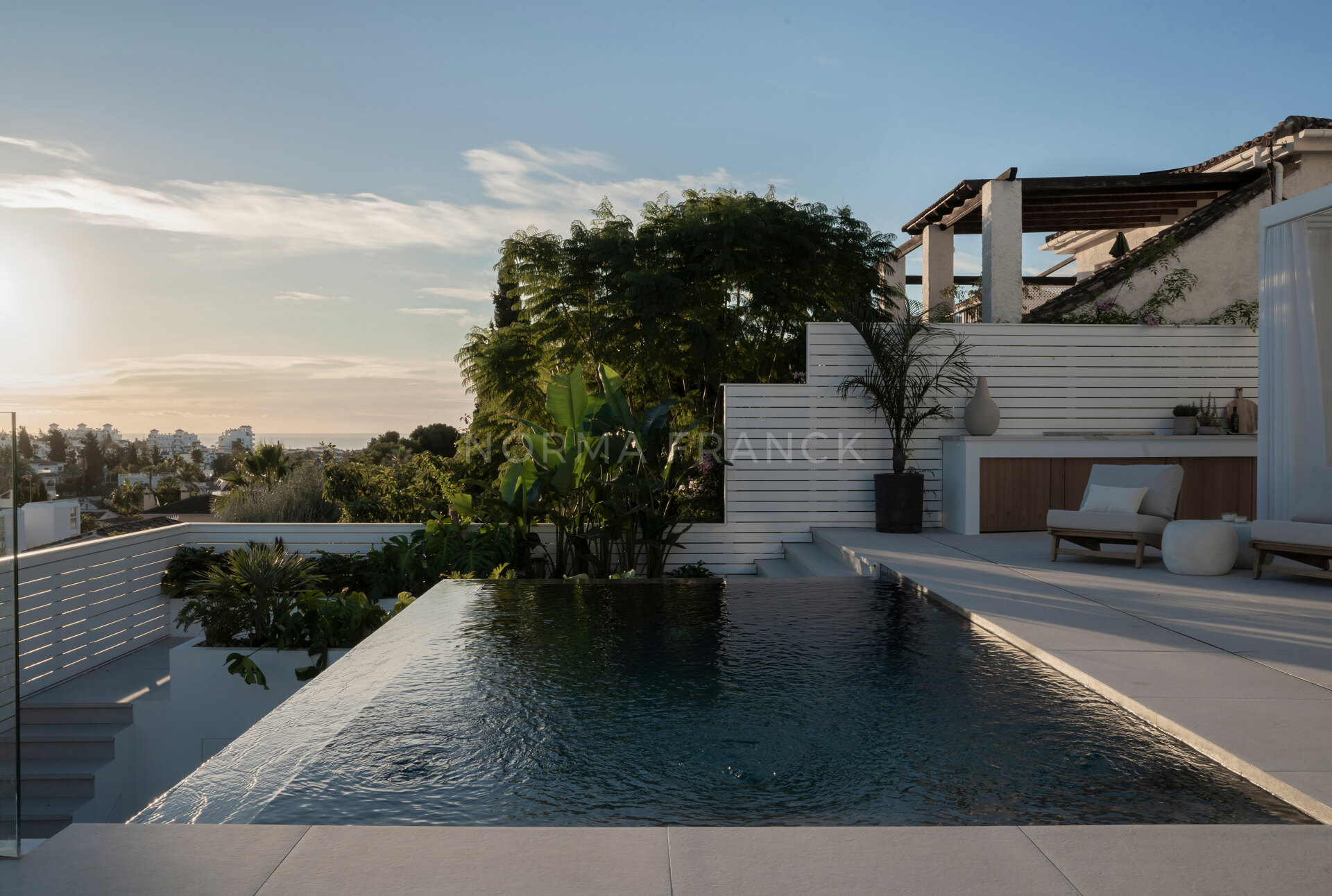 Villa Ama - Splendid Villa with Infinity Pool and La Concha Views in Nueva Andalucía