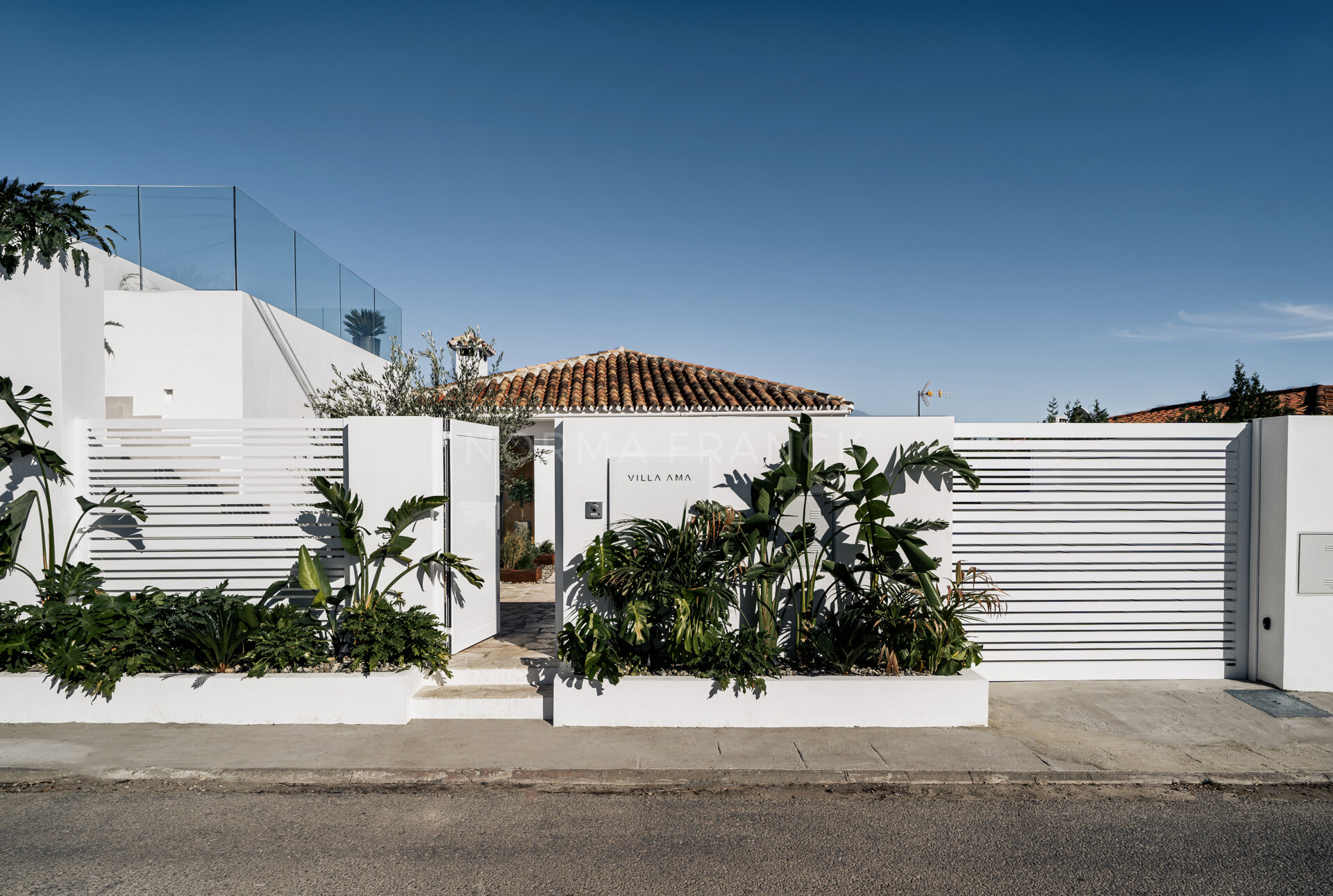 Villa Ama - Splendid Villa with Infinity Pool and La Concha Views in Nueva Andalucía