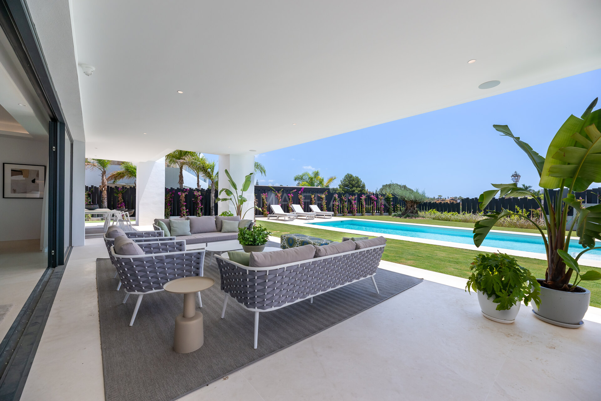 Lomas del Virrey - Residential complex of modern-style villas