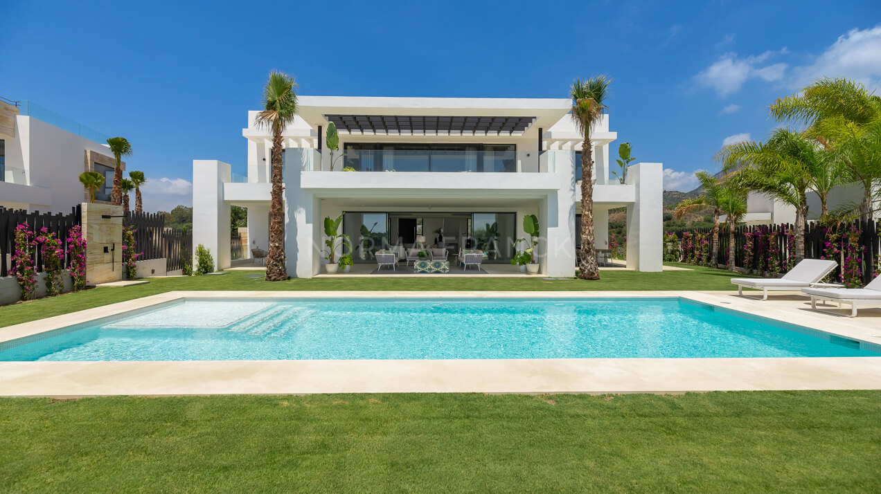 Lomas del Virrey - Residential complex of modern-style villas