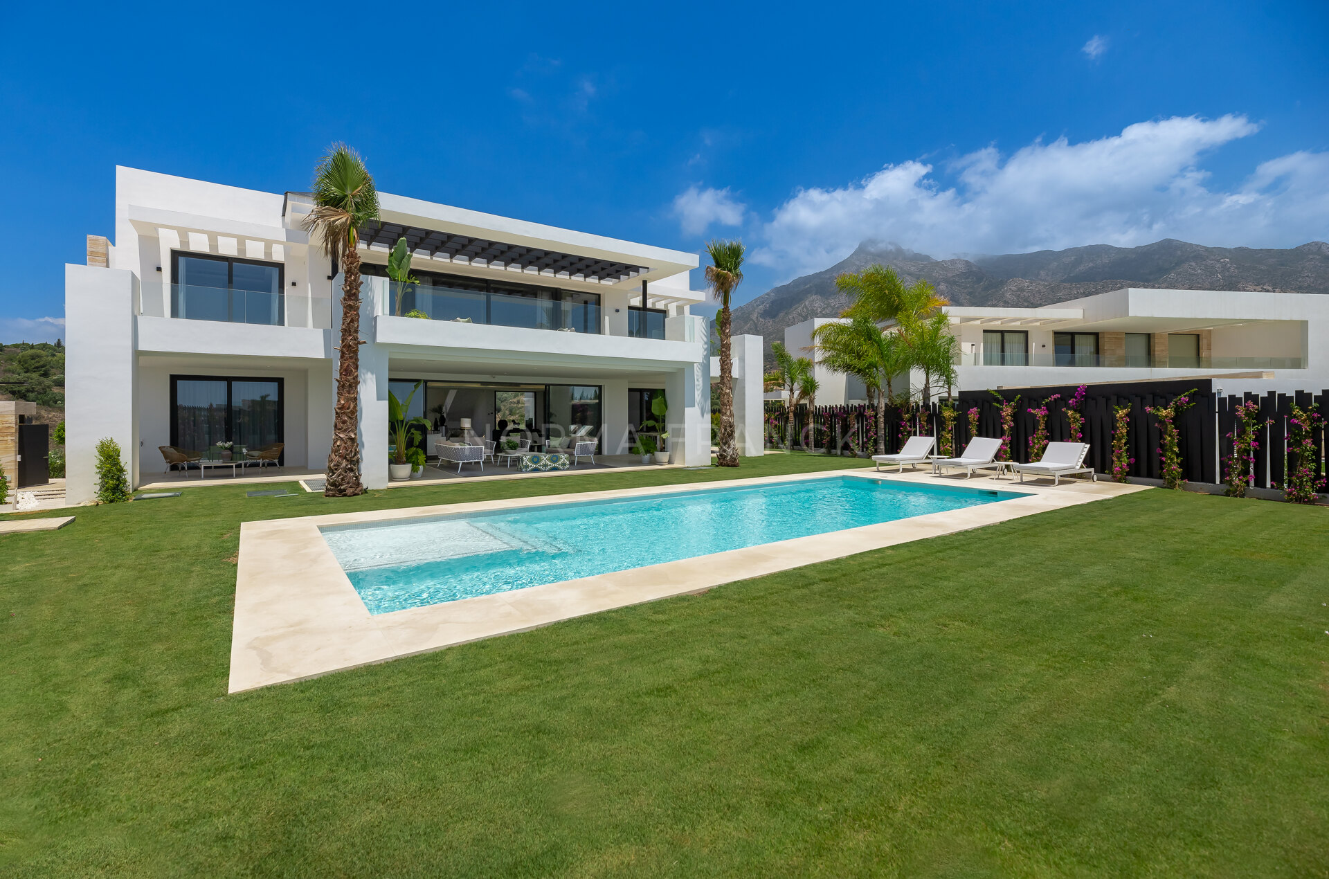 Lomas del Virrey - Residential complex of modern-style villas