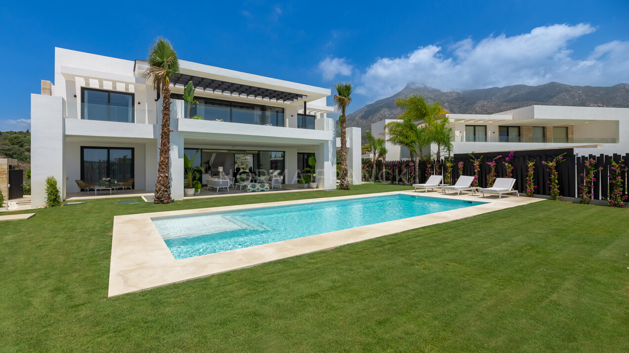 Lomas del Virrey - Residential complex of modern-style villas