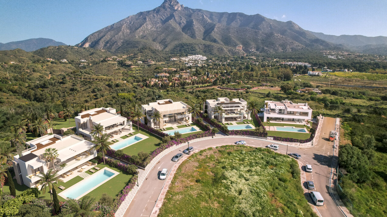 Lomas del Virrey - is a residential complex of modern-style villas on Marbella´s Golden Mile