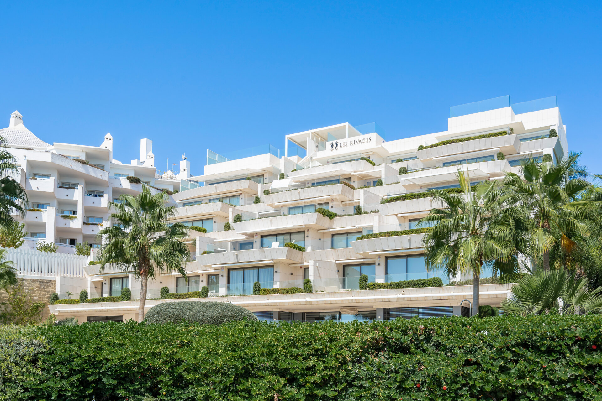 Les Rivages - Frontline Beach Duplex Apartment with Spectacular Sea Views