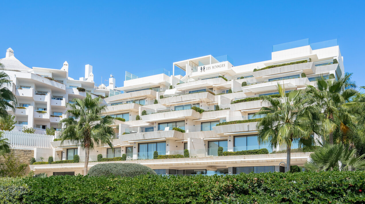 Les Rivages - Frontline Beach Duplex Apartment with Spectacular Sea Views