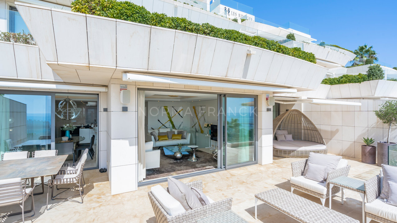 Les Rivages - Frontline Beach Duplex Apartment with Spectacular Sea Views