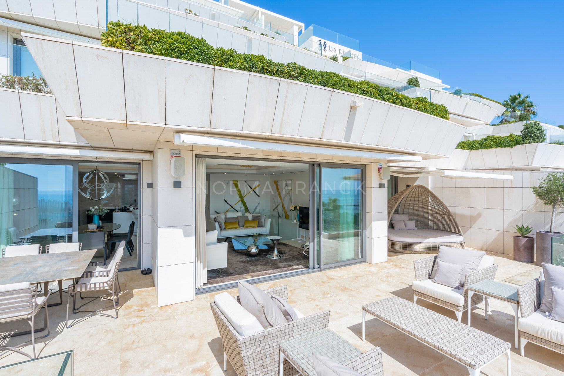 Les Rivages - Frontline Beach Duplex Apartment with Spectacular Sea Views