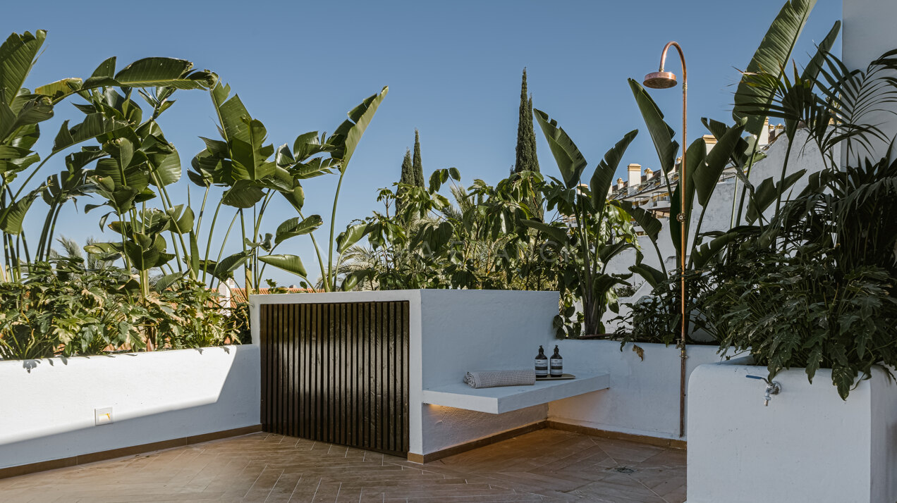 Casa Balcón - Renovated apartment in Jardines de Andalucia offers luxury living