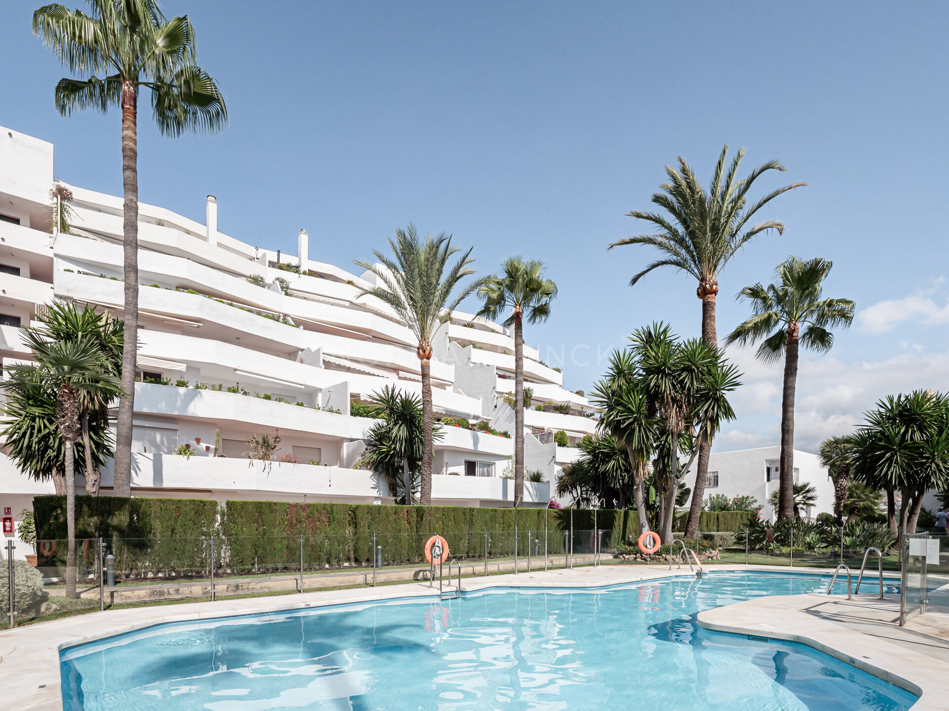 Casa Balcón - Renovated apartment in Jardines de Andalucia offers luxury living