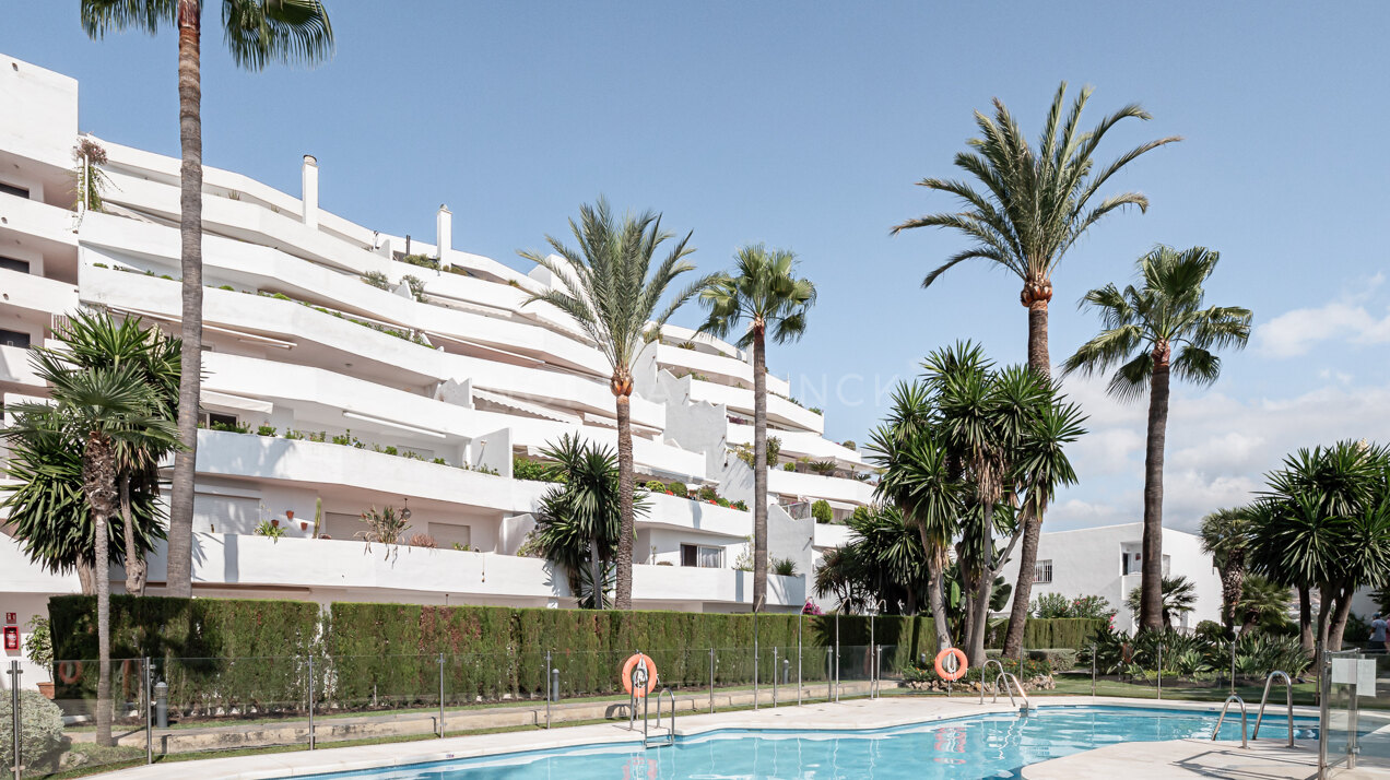 Casa Balcón - Renovated apartment in Jardines de Andalucia offers luxury living