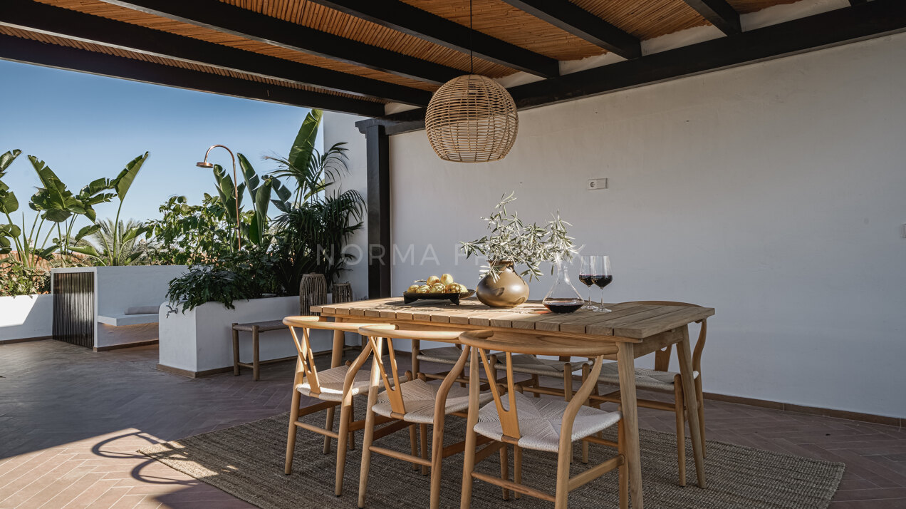 Casa Balcón - Renovated apartment in Jardines de Andalucia offers luxury living