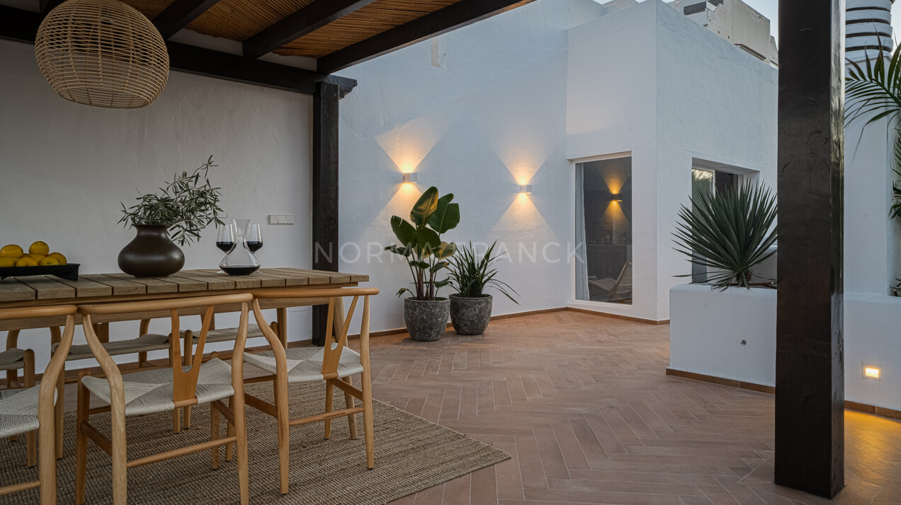 Casa Balcón - Renovated apartment in Jardines de Andalucia offers luxury living