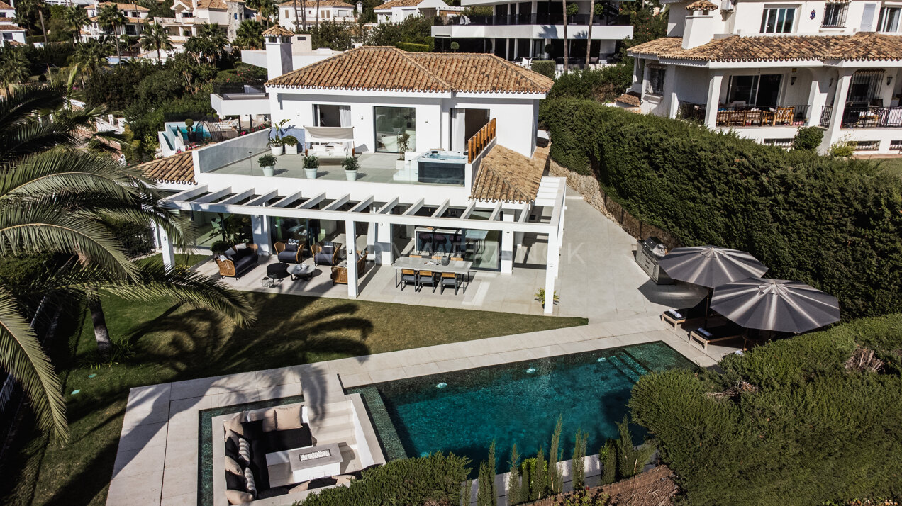 Villa Capri - Scandinavian design villa with stunning golf course views in Nueva Andalucia