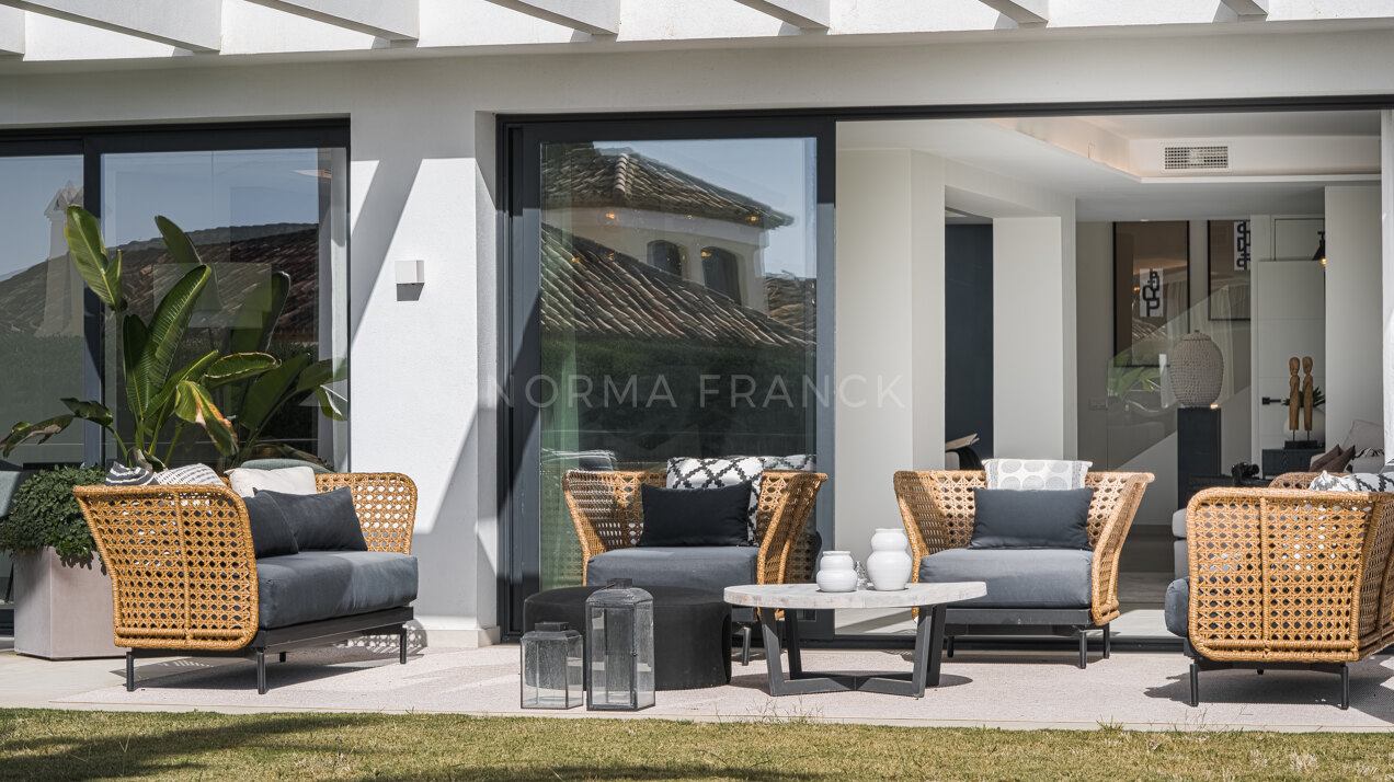 Villa Capri - Scandinavian design villa with stunning golf course views in Nueva Andalucia