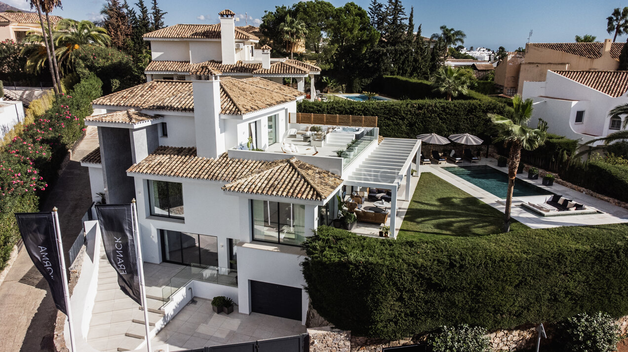 Villa Capri - Scandinavian design villa with stunning golf course views in Nueva Andalucia