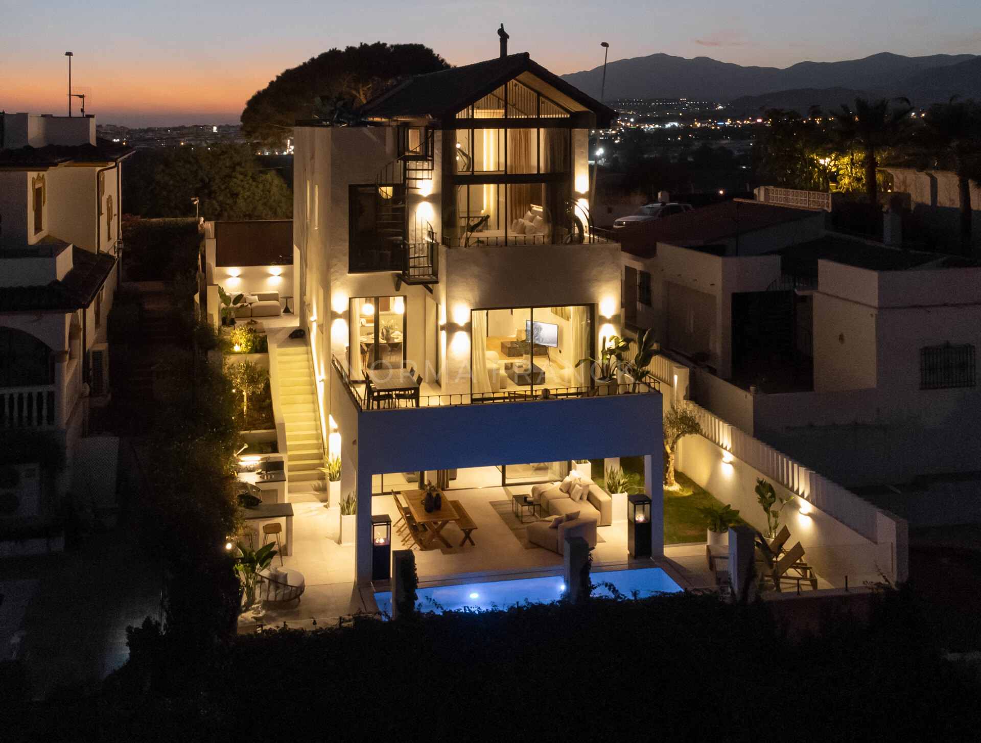 Villa Bellavue - Magnificent home with stunning views and walking distance to the beach and Puerto Banus