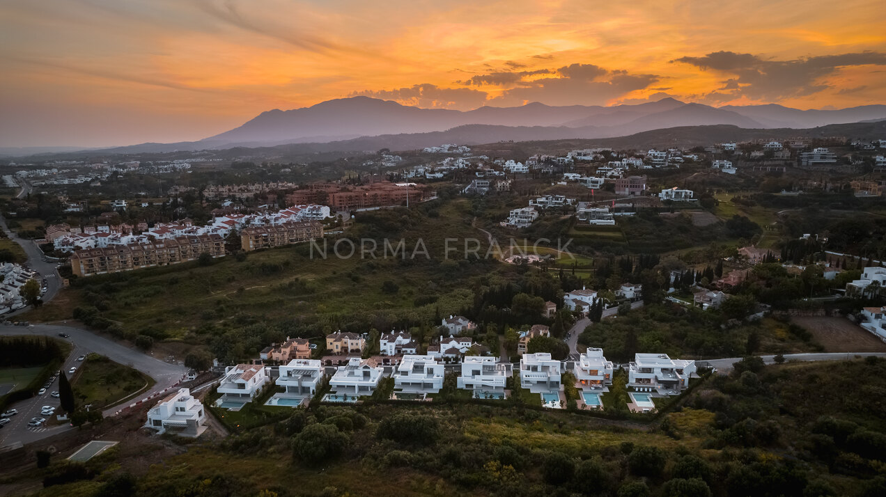 Villa Beatrix - Luxury Villa in El Paraiso Alto, Estepona