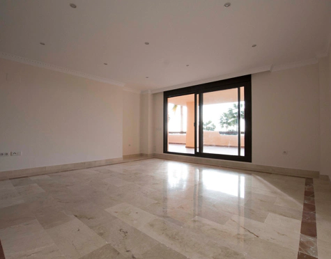 Ground Floor Apartment for sale in Benahavis
