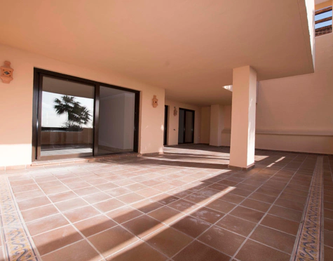 Ground Floor Apartment for sale in Benahavis