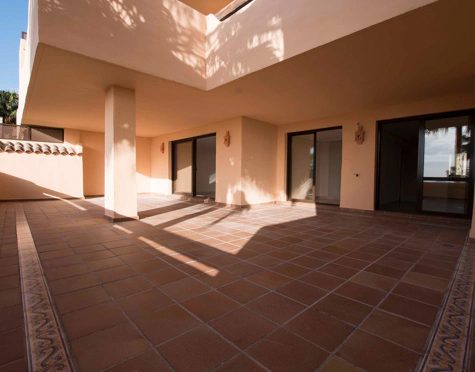 Ground Floor Apartment for sale in Benahavis