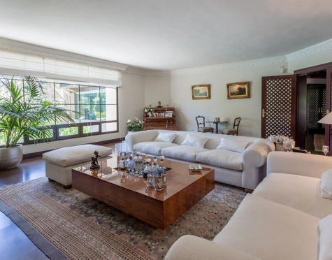 Villa en alquiler a corta temporada en Rio Real, Marbella Este