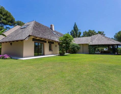 Villa en alquiler a corta temporada en Rio Real, Marbella Este