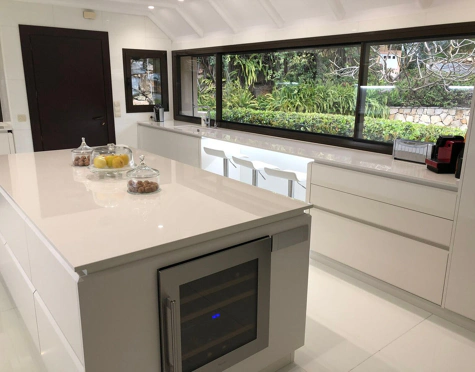 Villa en alquiler a corta temporada en Rio Real, Marbella Este