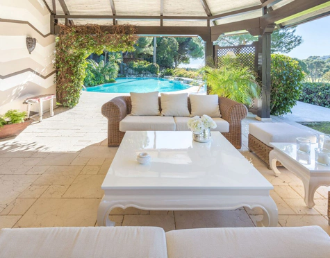 Villa en alquiler a corta temporada en Rio Real, Marbella Este