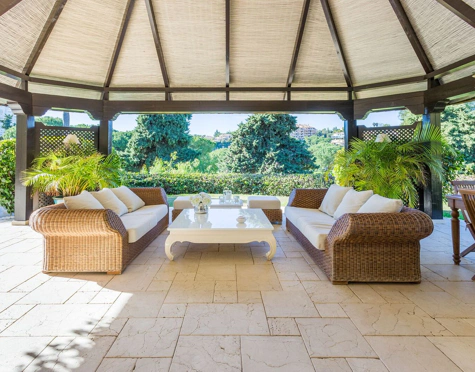 Villa en alquiler a corta temporada en Rio Real, Marbella Este