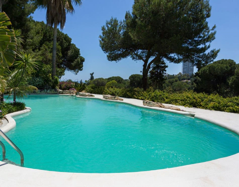Villa en alquiler a corta temporada en Rio Real, Marbella Este