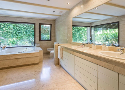 Villa for short term rent in Rio Real, Marbella East