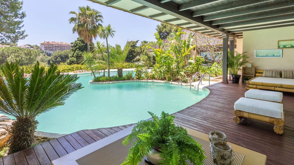 Villa for short term rent in Rio Real, Marbella East