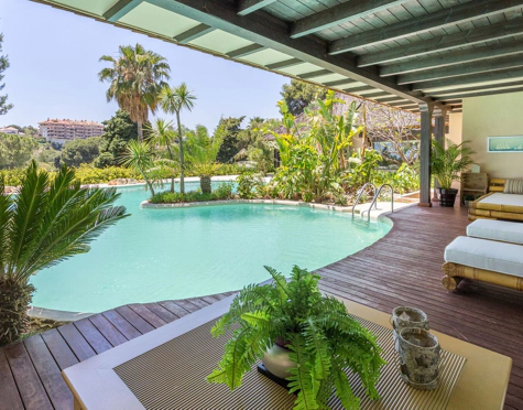 Villa en alquiler a corta temporada en Rio Real, Marbella Este