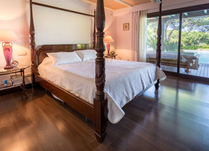 Villa for short term rent in Rio Real, Marbella East