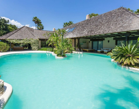 Villa en alquiler a corta temporada en Rio Real, Marbella Este