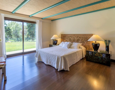 Villa en alquiler a corta temporada en Rio Real, Marbella Este