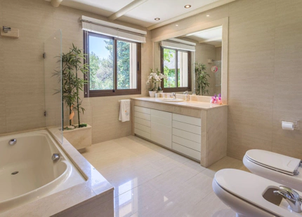 Villa for short term rent in Rio Real, Marbella East
