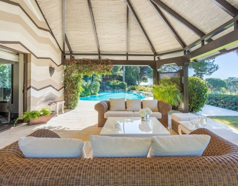 Villa en alquiler a corta temporada en Rio Real, Marbella Este